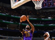 包含浓眉哥连续十五场比赛得分超过战术调整，湖人不断突破！比赛高潮迭起的词条