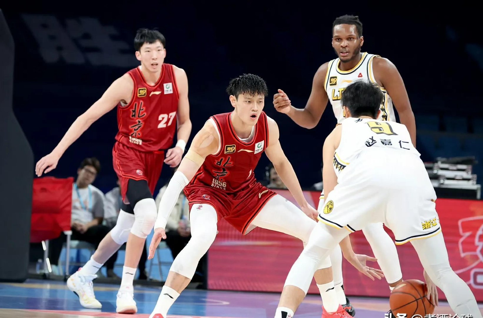 关于北京首钢训练开放日，赛后止住颓势引欢呼，CBA常规赛在即，更衣室氛围转暖的信息