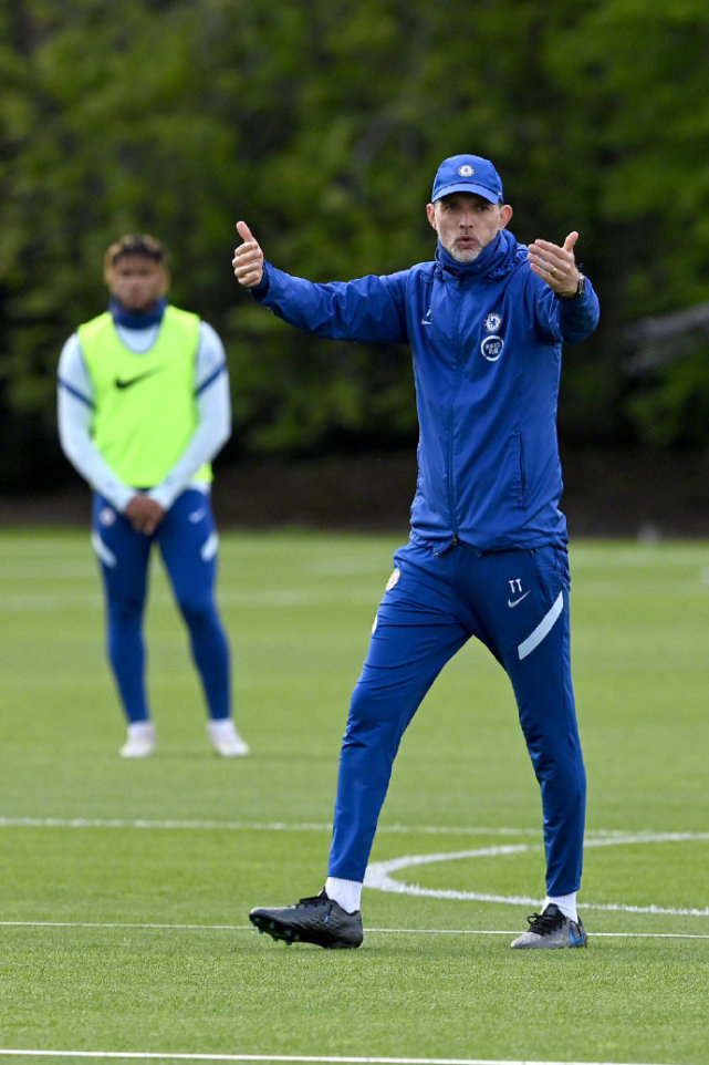  新疆广汇迎足总杯关键赛，今晨篮板制胜，底气十足，训练强度明显提升