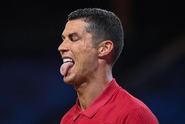  里程碑夜罗马远射贴柱，欧超杯关键时刻刷纪录，球迷炸锅，更衣室氛围转暖