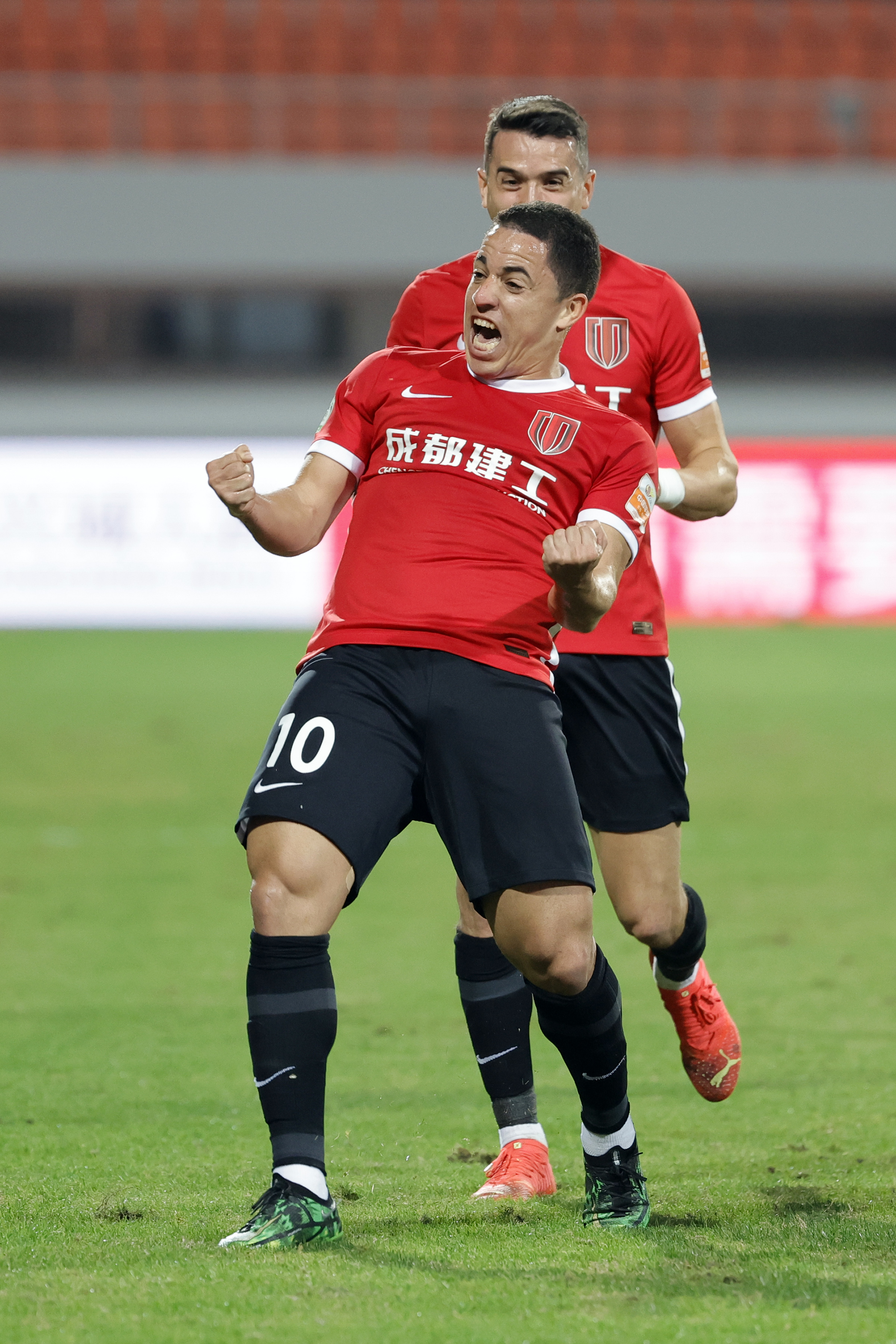 成都蓉城迎中超关键赛，国际比赛日刷新队史纪录，引发热议，赛季目标并未改变的简单介绍