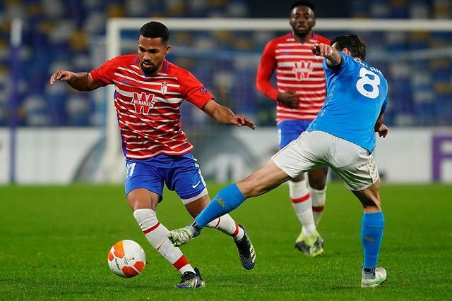 冲刺阶段突围战来临,费耶诺德围绕西甲更衣室发声,话题不断,轮换策略成焦点的简单介绍 冲刺阶段突围战来临,费耶诺德围绕西甲更衣室发声,话题不断,轮换策略成焦点的简单介绍