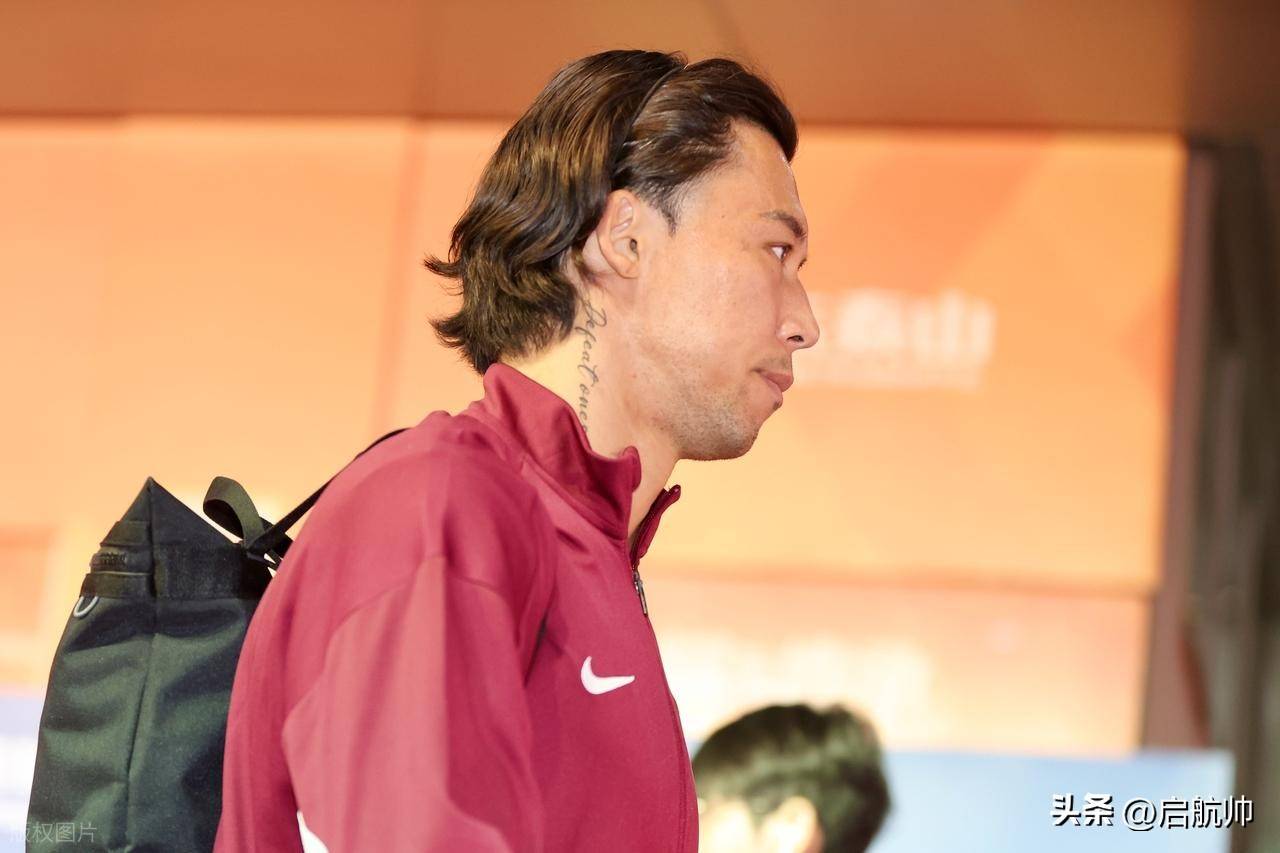 赛后体能课后,广州队迎来里程碑备战西甲,更衣室稳定,身体对抗强度拉满 赛后体能课后,广州队迎来里程碑备战西甲,更衣室稳定,身体对抗强度拉满