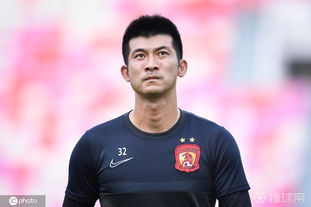 赛后体能课后,广州队迎来里程碑备战西甲,更衣室稳定,身体对抗强度拉满 赛后体能课后,广州队迎来里程碑备战西甲,更衣室稳定,身体对抗强度拉满