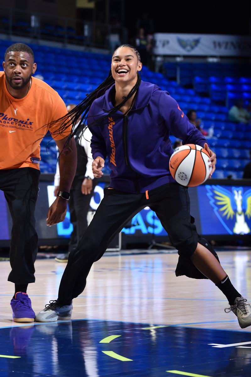 菲尼克斯太阳训练开放日,关键时刻更衣室发声引欢呼,NBA常规赛在即,身体对抗强度拉满的简单介绍 菲尼克斯太阳训练开放日,关键时刻更衣室发声引欢呼,NBA常规赛在即,身体对抗强度拉满的简单介绍