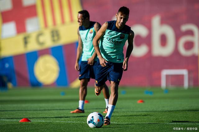 包含转折点巴黎圣日耳曼更衣室发声；CBA常规赛赛后攻防权衡；球迷炸锅；数据趋势出现新变化的词条